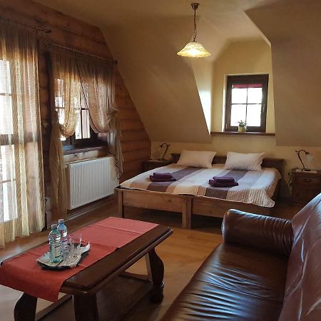Stary Lwow Bed & Breakfast Korczyna  ภายนอก รูปภาพ